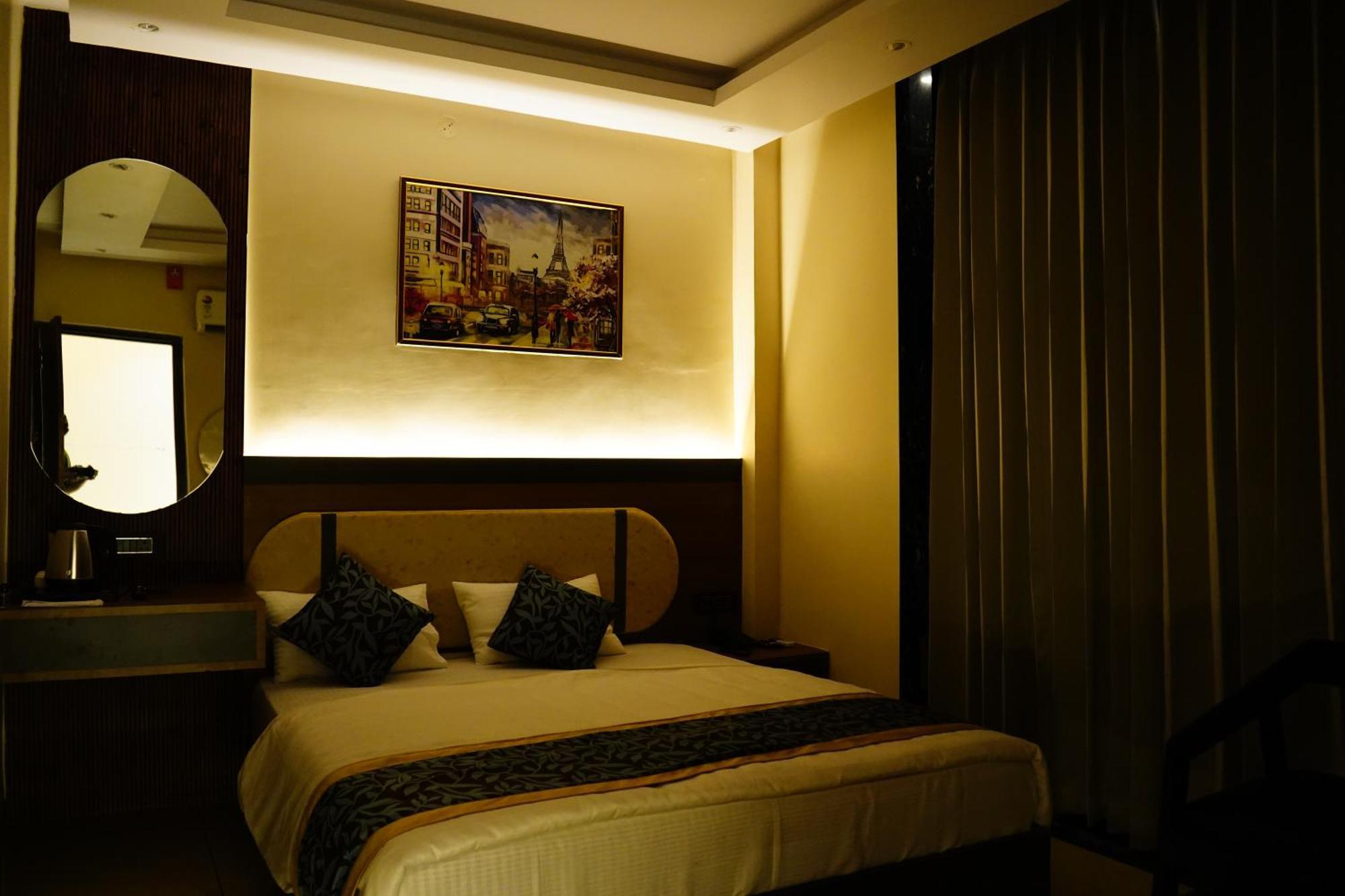 Hotel Shakuntla Palace - 400 Meters Away From Vishnu Pad Temple 7 Mins Walk Gaya Luaran gambar