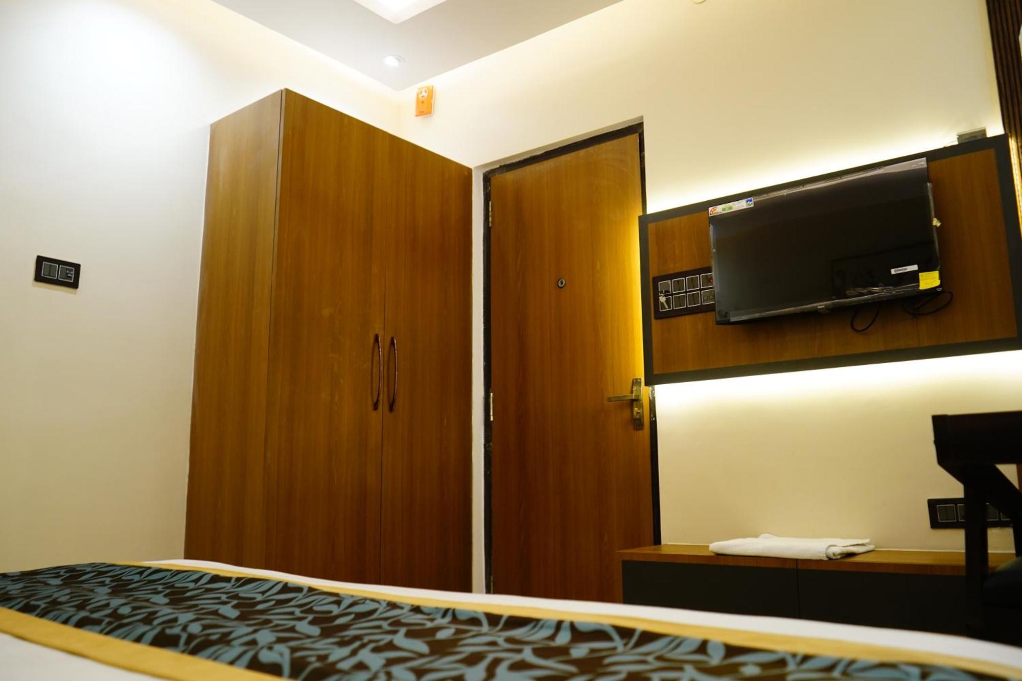 Hotel Shakuntla Palace - 400 Meters Away From Vishnu Pad Temple 7 Mins Walk Gaya Luaran gambar