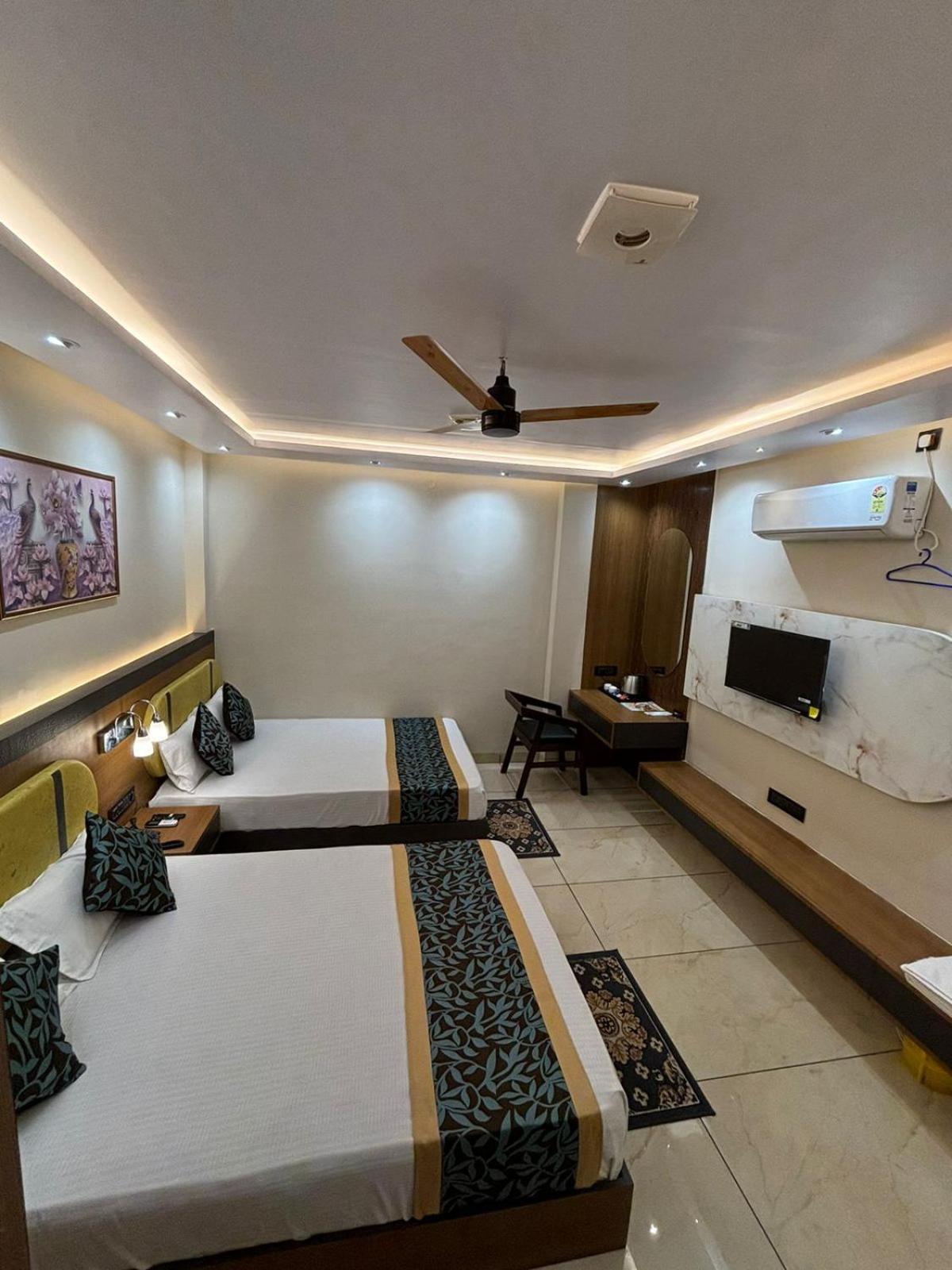 Hotel Shakuntla Palace - 400 Meters Away From Vishnu Pad Temple 7 Mins Walk Gaya Luaran gambar